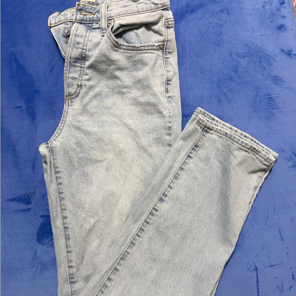 Universal Thread Light Wash Denim Jeans